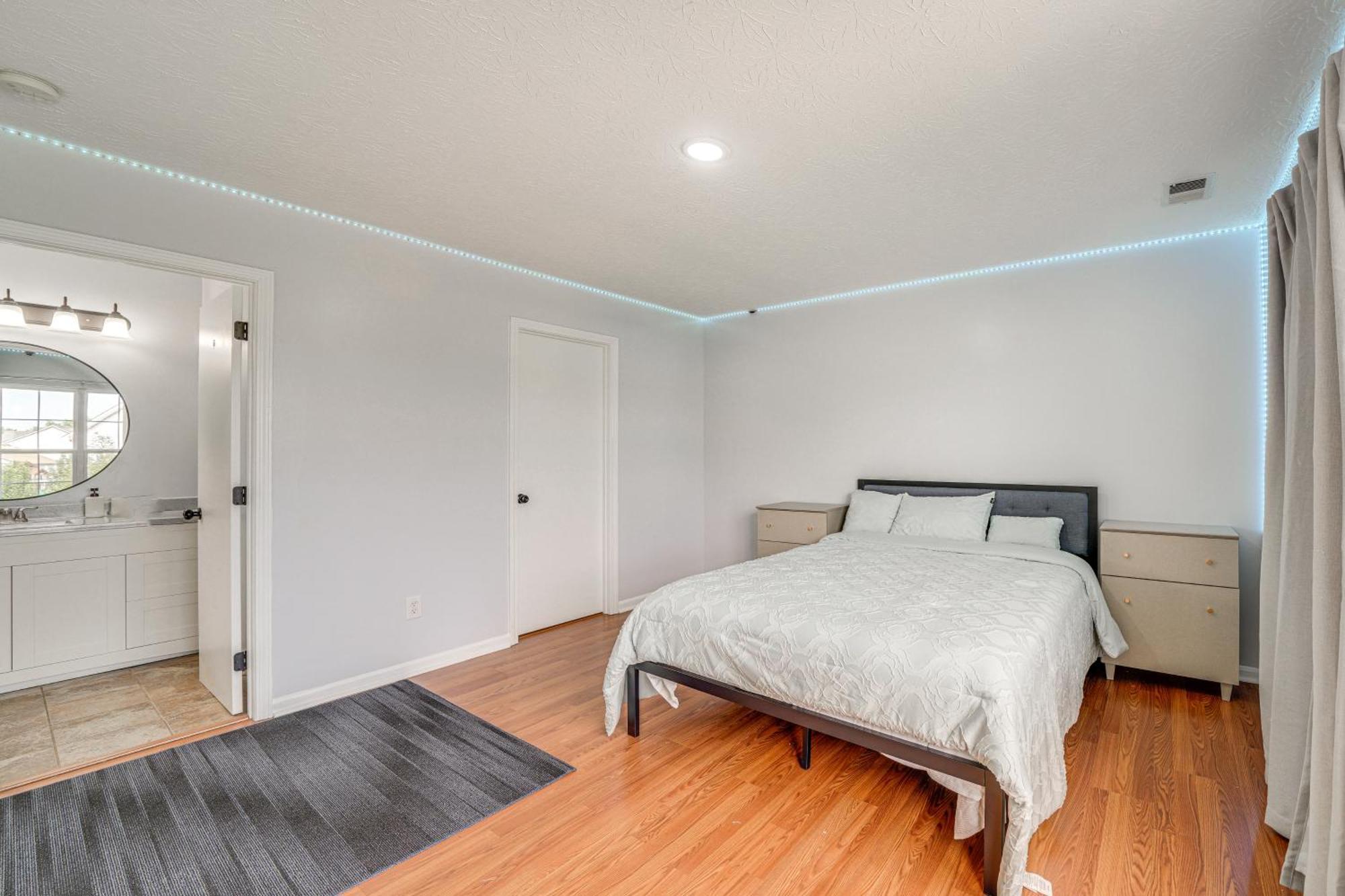 With Large Yard 15 Mi To Downtown! Louisville