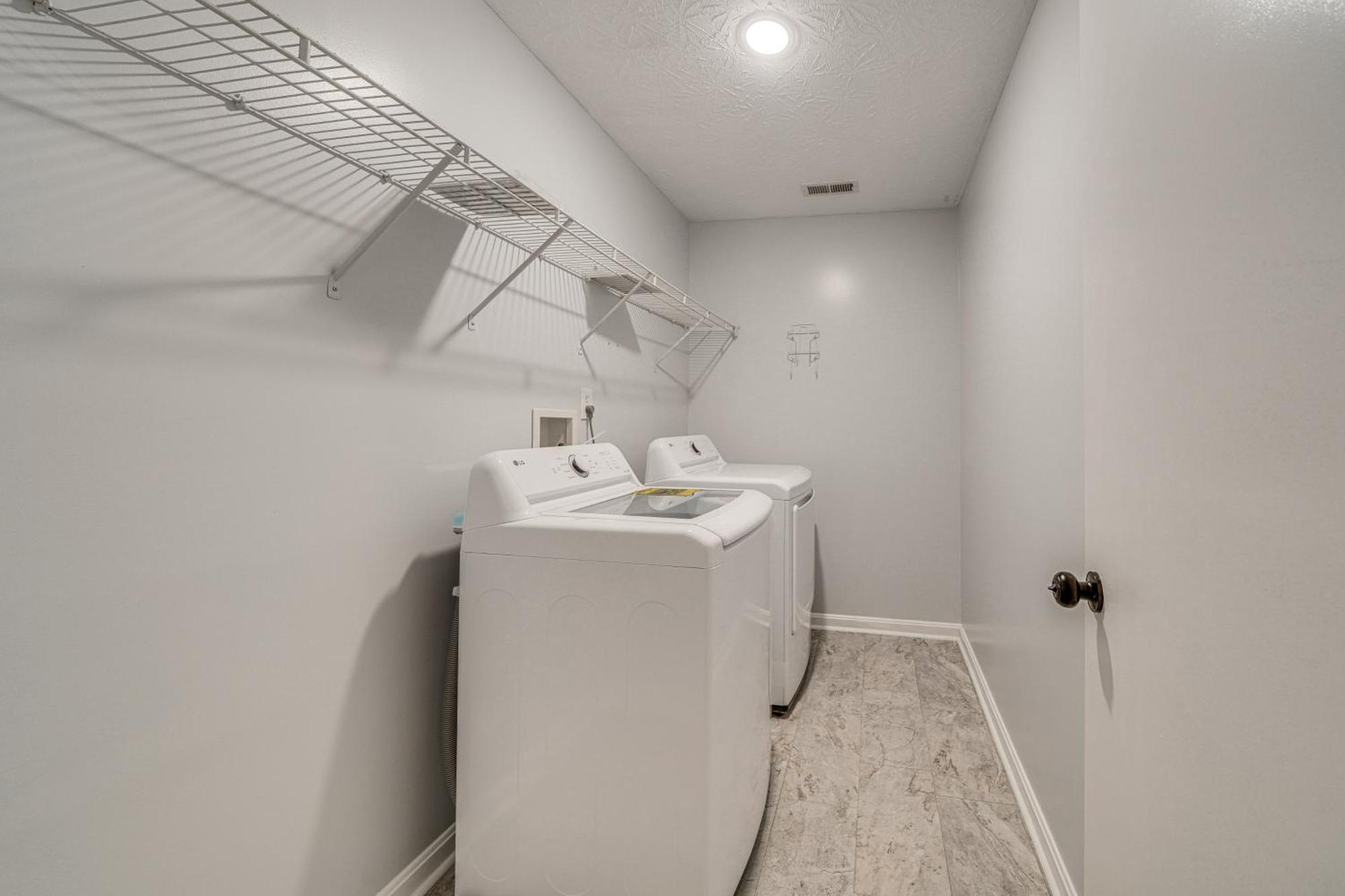 With Large Yard 15 Mi To Downtown! Holiday home *