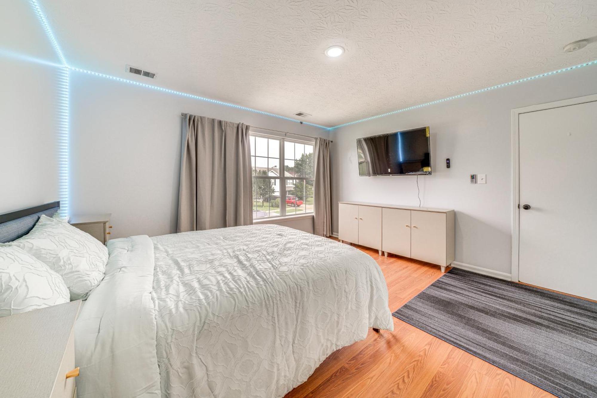 With Large Yard 15 Mi To Downtown!