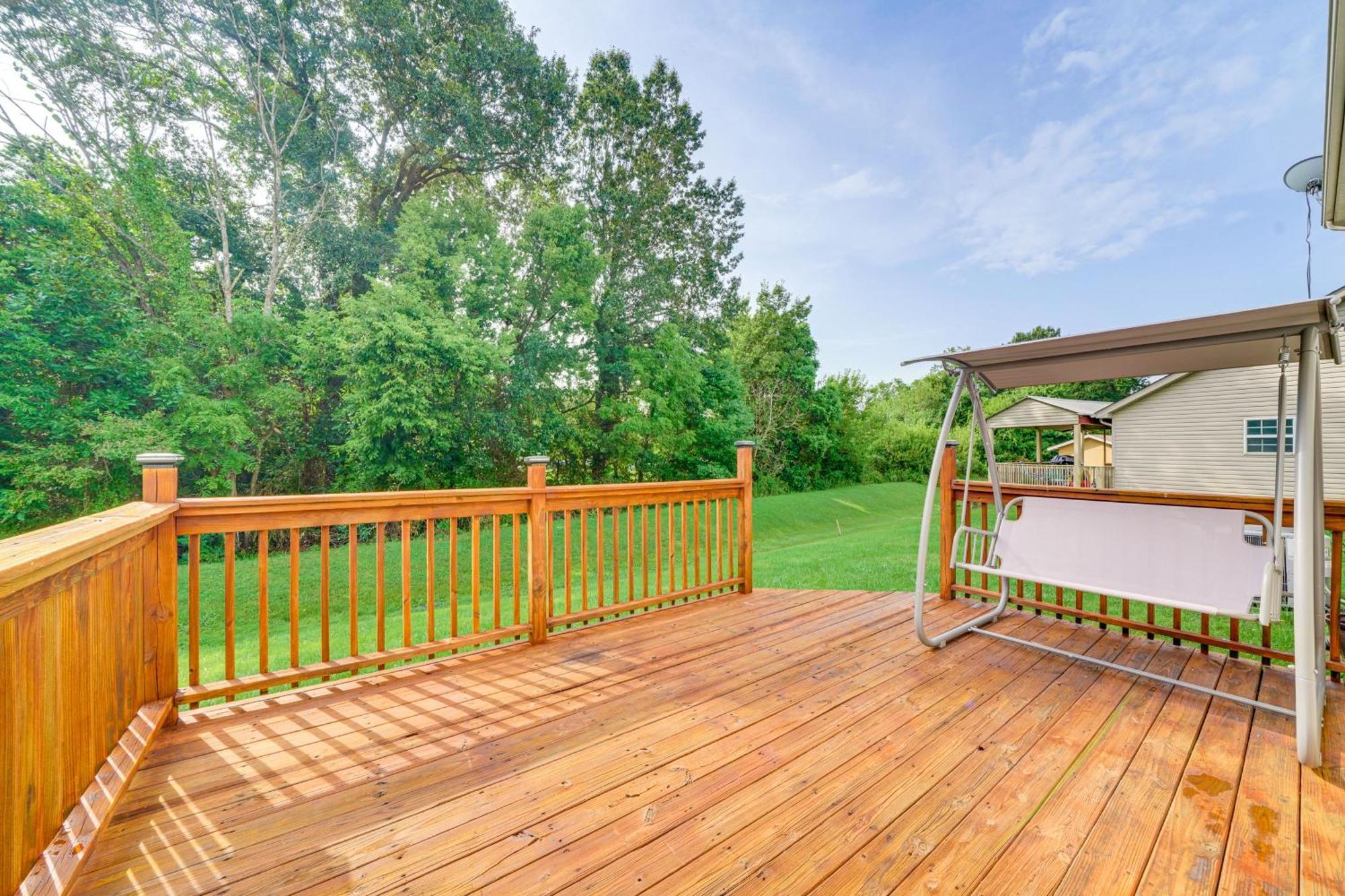 Holiday home With Large Yard 15 Mi To Downtown! Louisville
