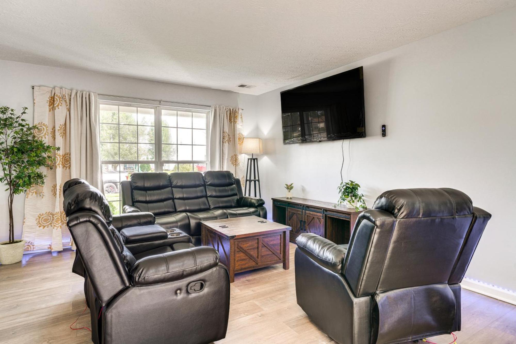 With Large Yard 15 Mi To Downtown! *